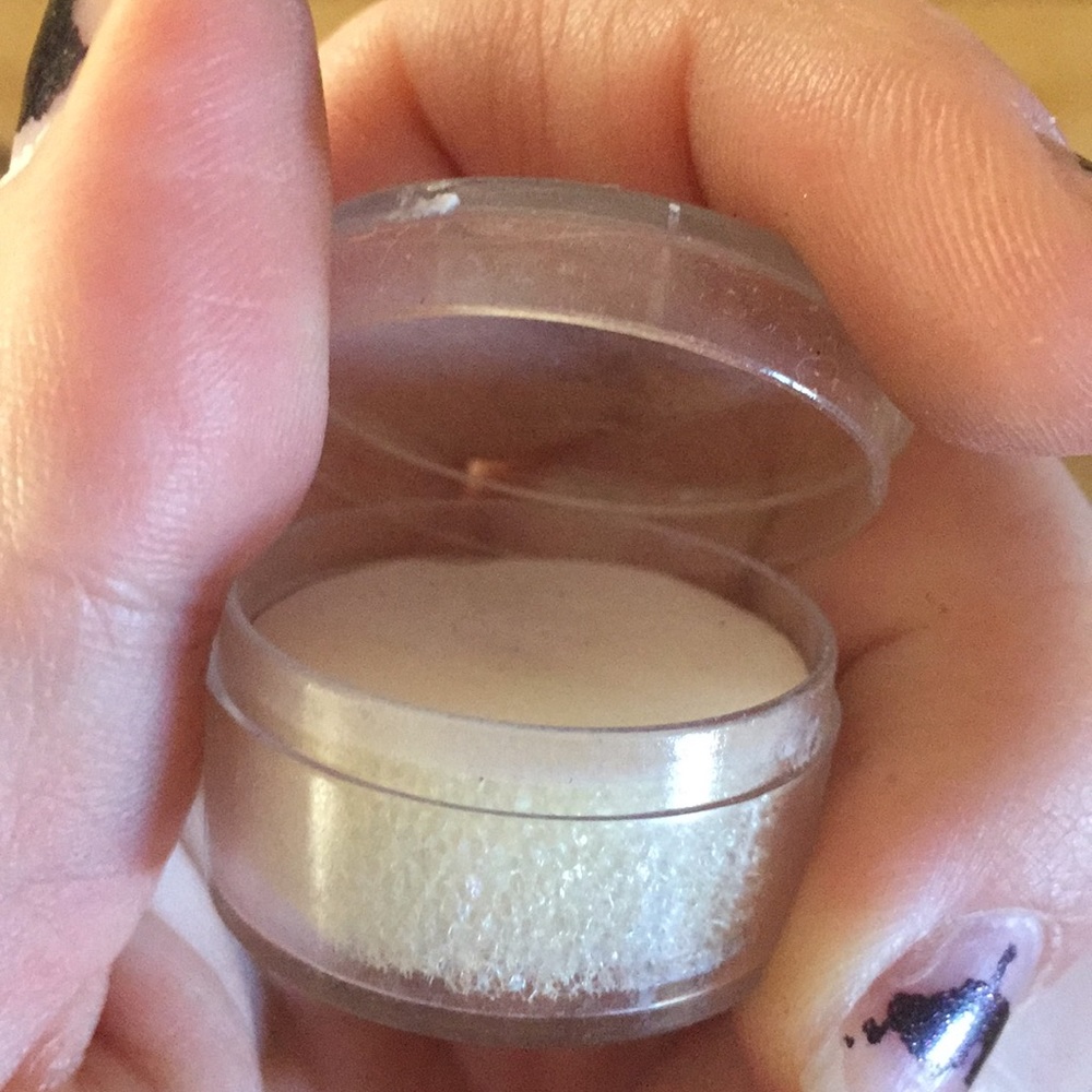 Display container - Picture 2 of 2